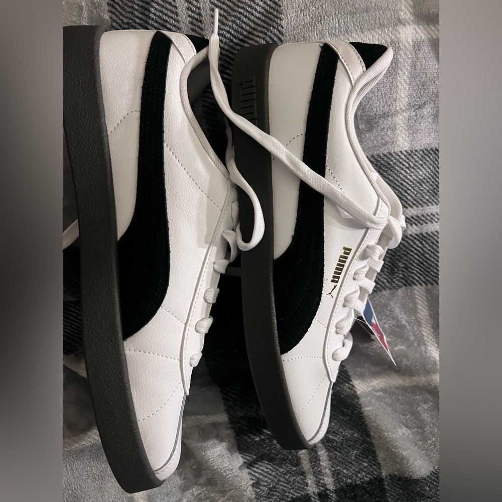 PUMA Men's White and Black Sneakers Never worn!